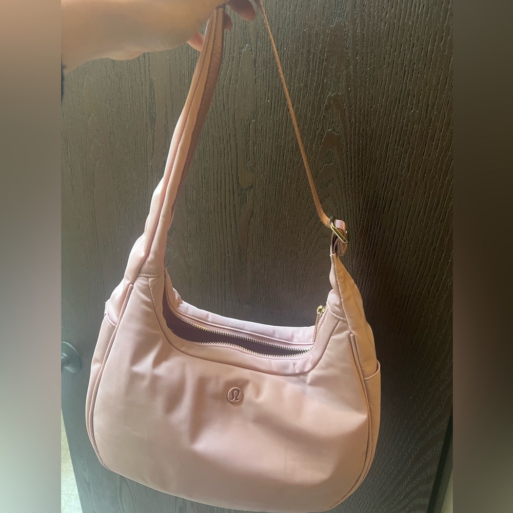 Lululemon Athletica City Essentials Shoulder Bag 4L in Pink Haze/Gold